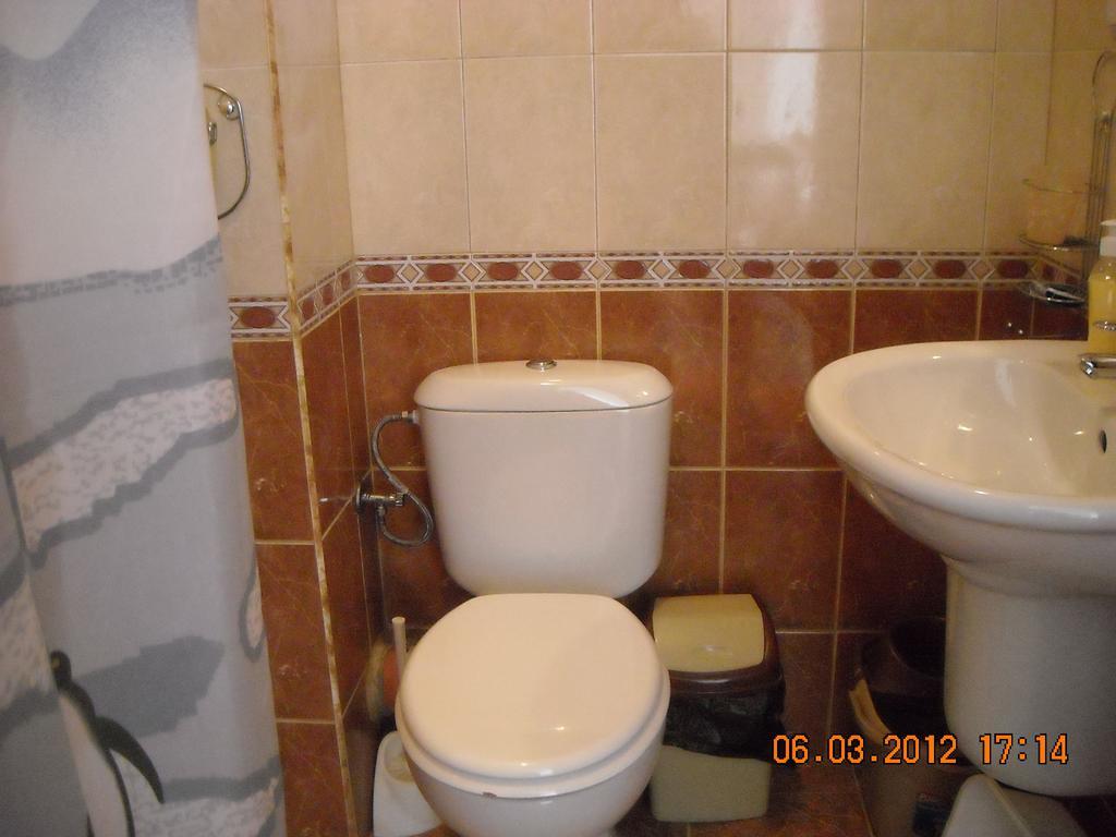 Apartamenti Zhelezovi Pomorie Ruang foto