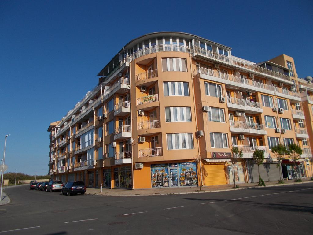 Apartamenti Zhelezovi Pomorie Bagian luar foto