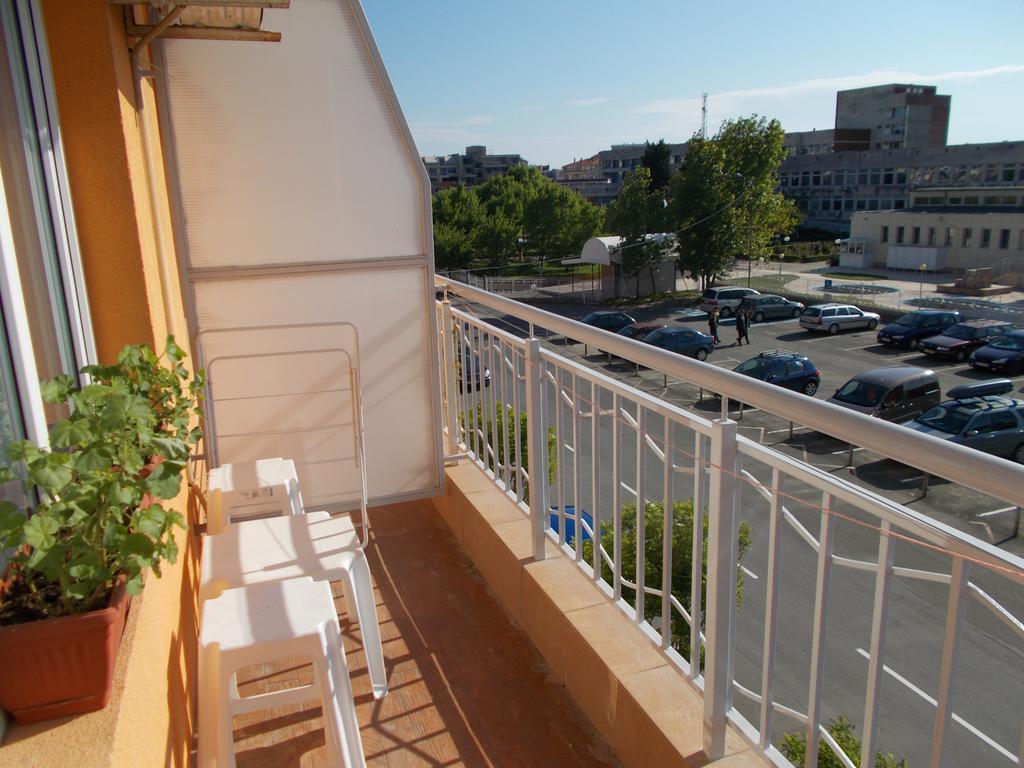 Apartamenti Zhelezovi Pomorie Bagian luar foto