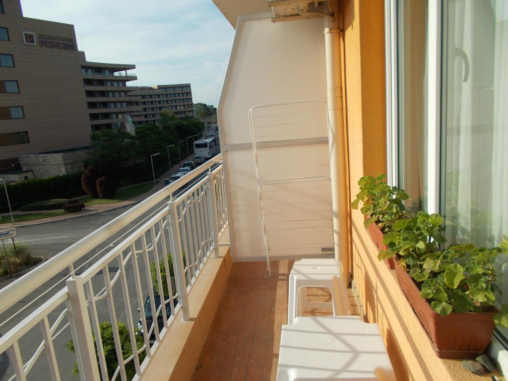 Apartamenti Zhelezovi Pomorie Bagian luar foto