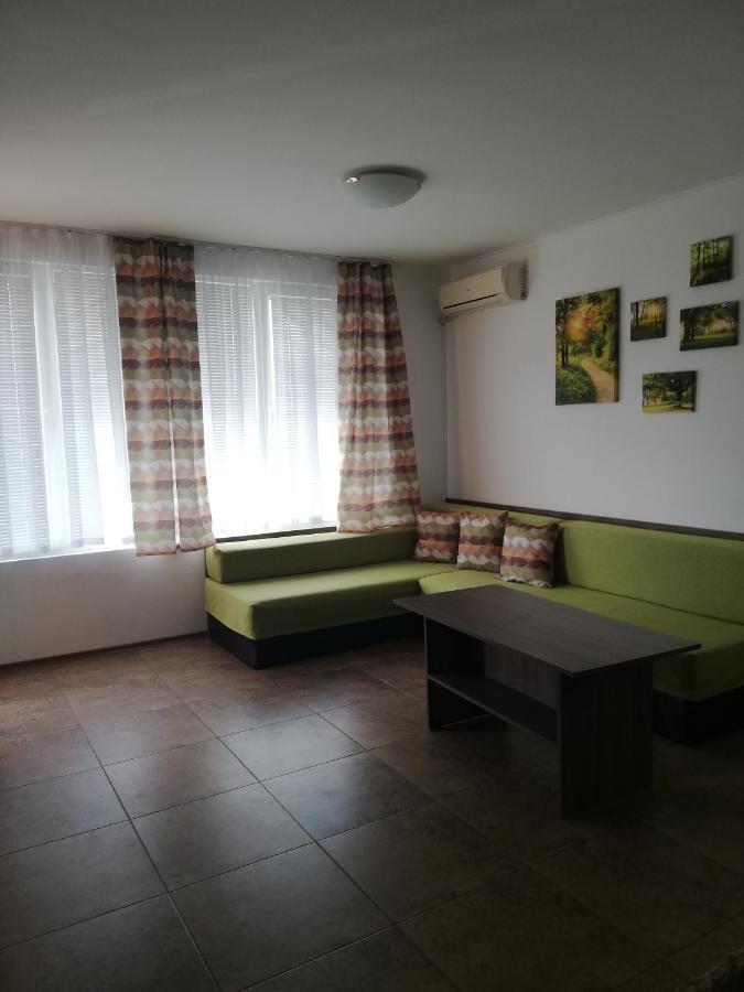 Apartamenti Zhelezovi Pomorie Bagian luar foto