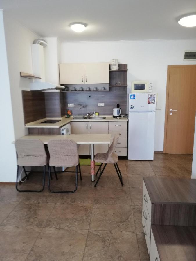 Apartamenti Zhelezovi Pomorie Bagian luar foto