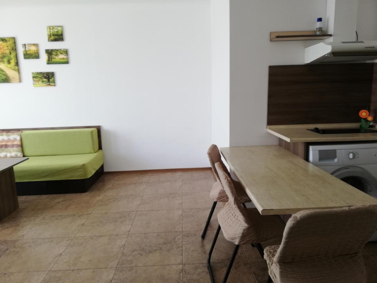 Apartamenti Zhelezovi Pomorie Bagian luar foto