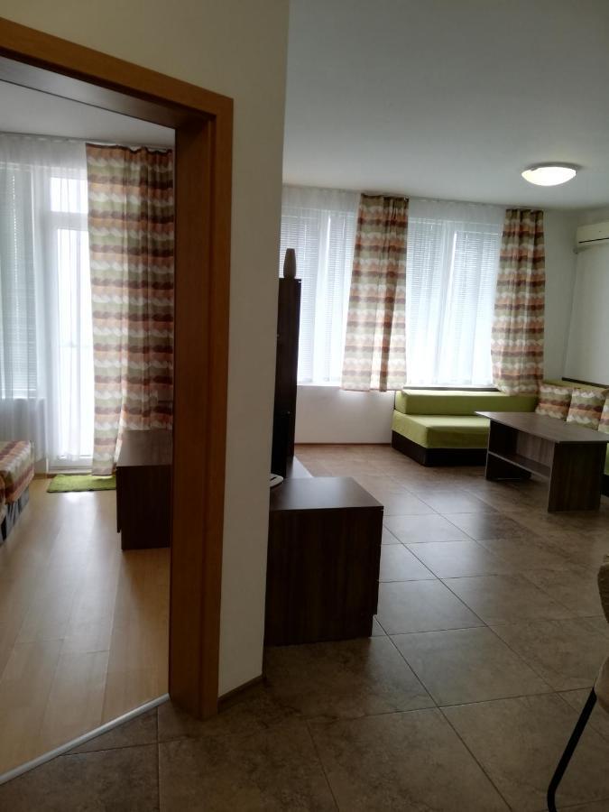 Apartamenti Zhelezovi Pomorie Bagian luar foto