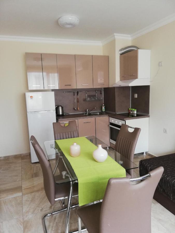 Apartamenti Zhelezovi Pomorie Bagian luar foto