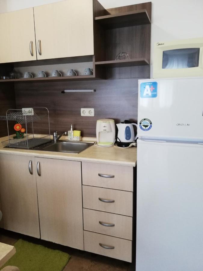 Apartamenti Zhelezovi Pomorie Bagian luar foto
