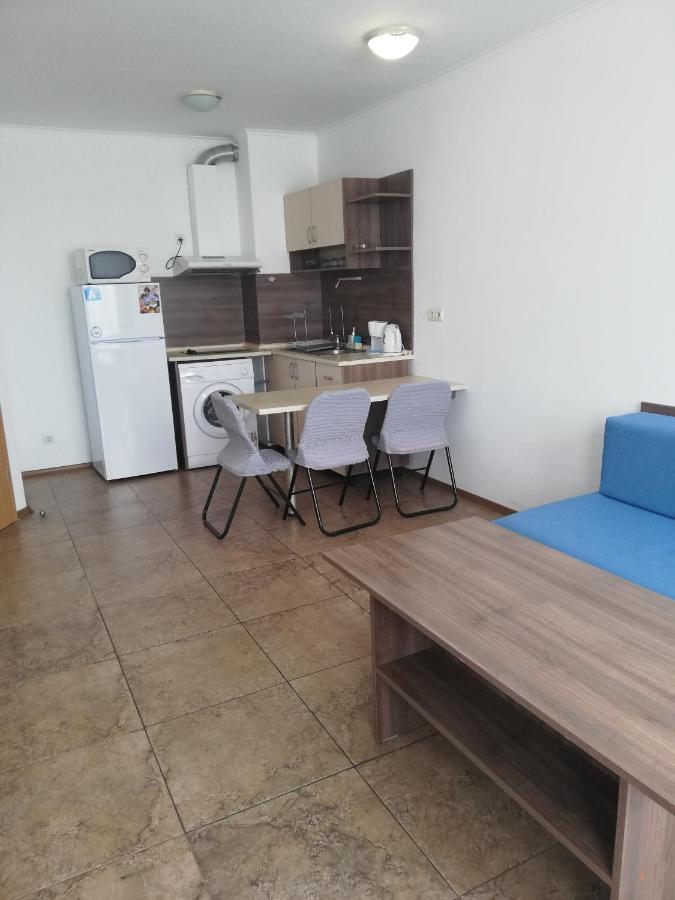 Apartamenti Zhelezovi Pomorie Bagian luar foto