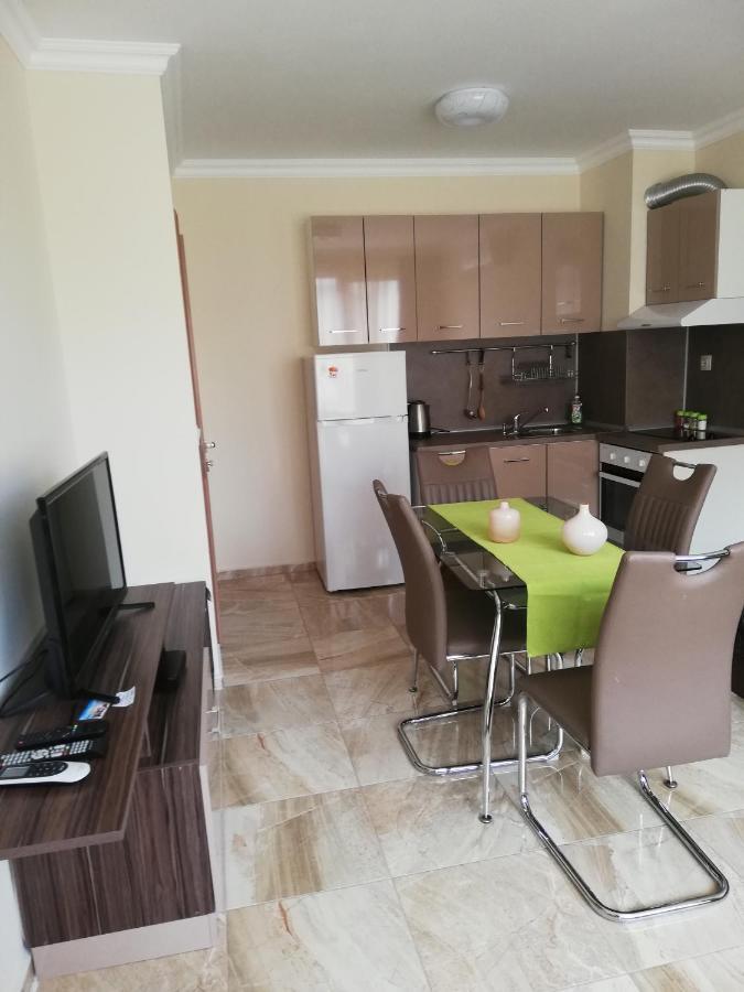 Apartamenti Zhelezovi Pomorie Bagian luar foto