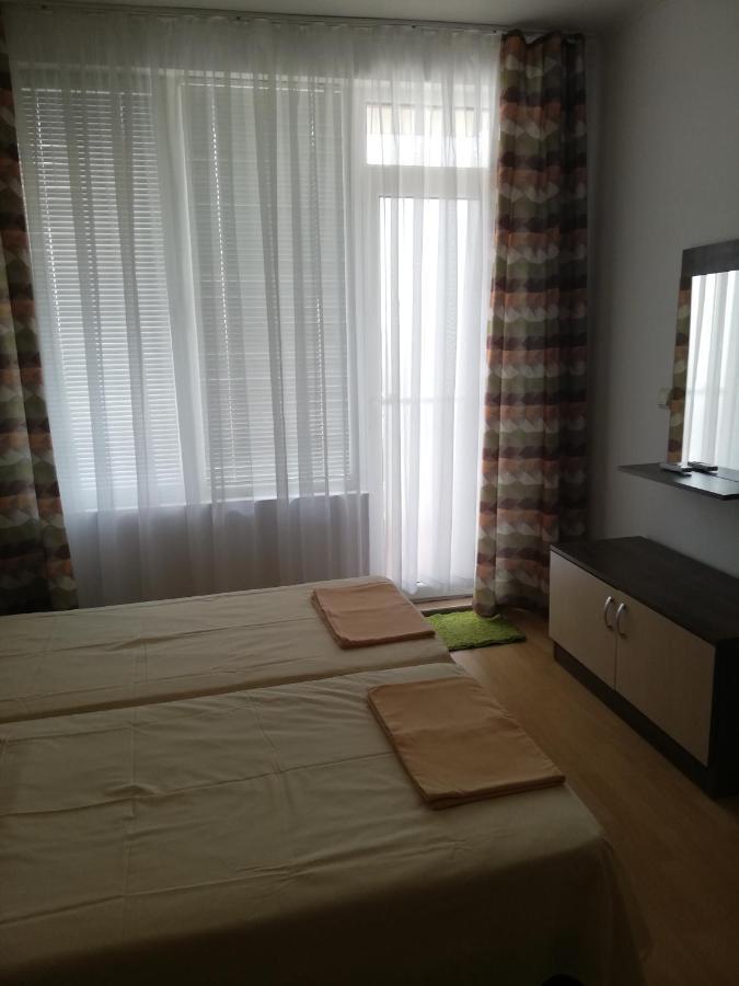 Apartamenti Zhelezovi Pomorie Bagian luar foto